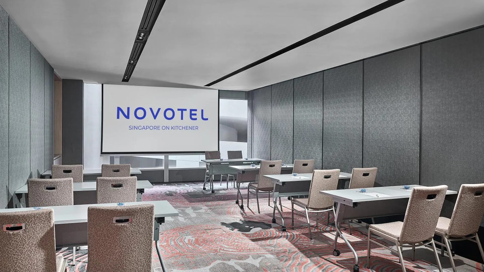 Novotel Singapore On Kitchener 4*,  Singapore