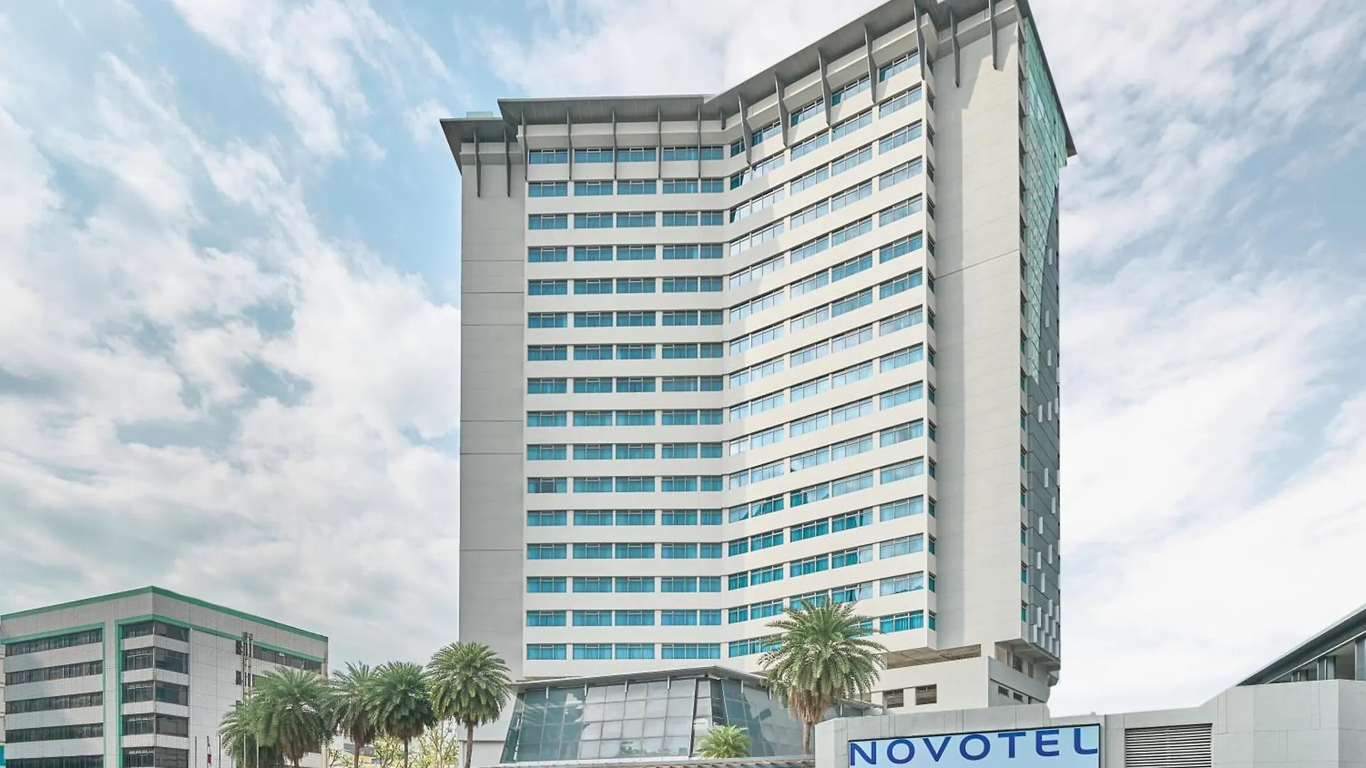 Novotel Singapore On Kitchener 4*,