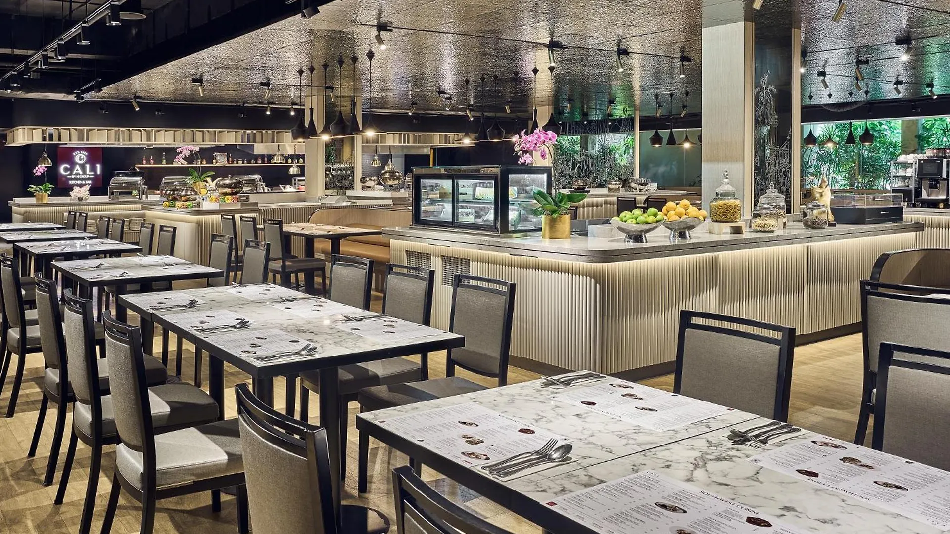 Novotel Singapore On Kitchener 4*,  Singapore